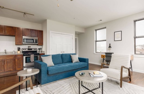 Hillsboro Village Apartment | CozySuites Music Row Bold 2BR in Nashville! 55