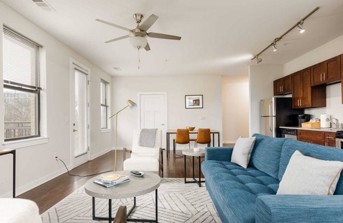 Hillsboro Village Apartment | CozySuites Music Row Bold 2BR in Nashville! 55