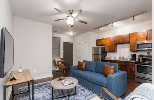 Hillsboro Village Apartment | CozySuites Music Row Spacious 1BR in Nashville! 11