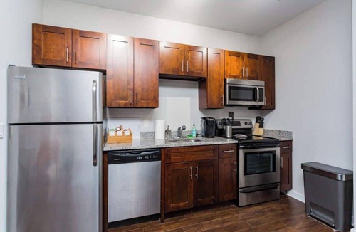 Hillsboro Village Apartment | CozySuites Music Row Spacious 1BR in Nashville! 11