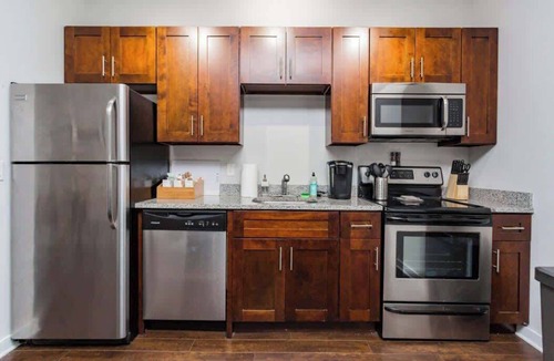 Hillsboro Village Apartment | CozySuites Music Row Spacious 1BR in Nashville! 11