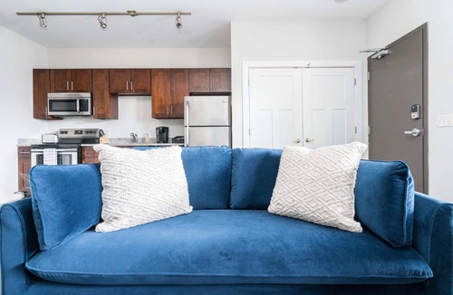Hillsboro Village Apartment | CozySuites Music Row Elegant 1BR in Nashville! 36