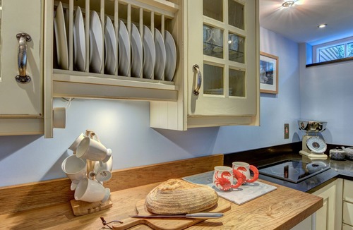 Sandsend Cottage | CRAB COTTAGE, pet friendly, character holiday cottage in Sandsend