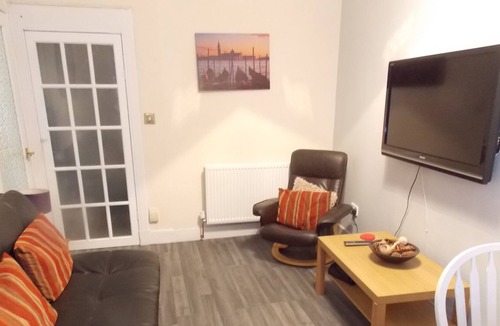Morningside Apartment | CRAIGHOUSE APARTMENT - free wifi - free on street parking, close to city cent