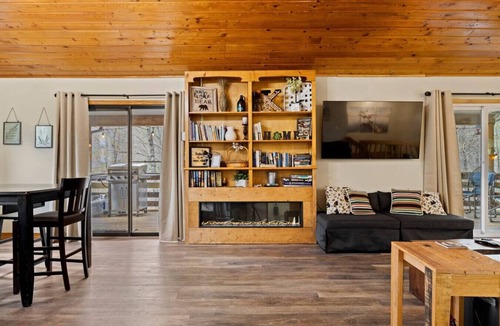 Sylva Apartment | Crashing Creek Cabin, Hot Tub, Mountain Views & King Bed!