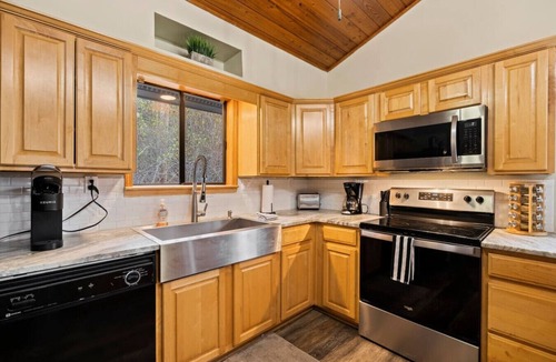 Sylva Apartment | Crashing Creek Cabin, Hot Tub, Mountain Views & King Bed!