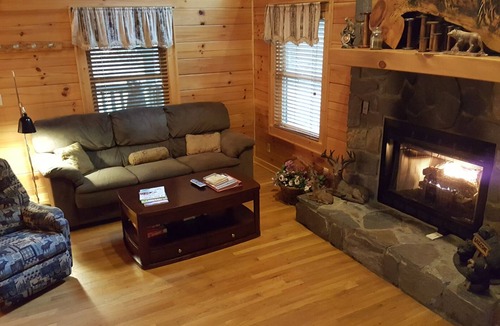 Maggie Valley Cabin | Crazy Wolf is a cozy 2 bedroom cabin close to the heart of Maggie Valley, Hot Tub, WiFi, AC.