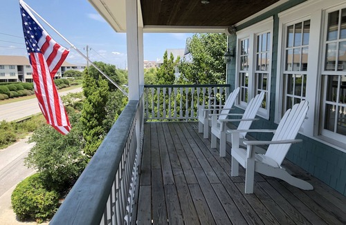 Shell Island House | Create memories; numerous gathering spaces as well as area for private retreats