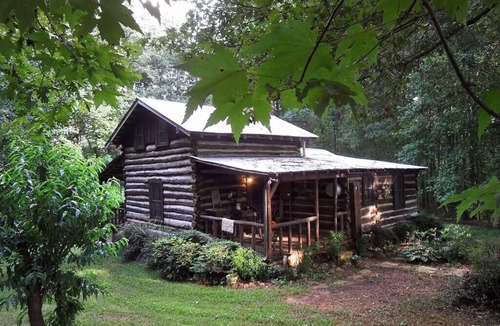 Elkin Cabin | Creek front family friendly rustic log cabin in the heart of NC wine country