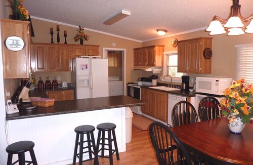 Hot Springs Cabin | Creekside Cabin, comfortable cabin overlooking trout creek