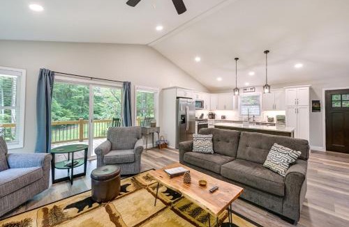 Franklin House | Creekside Cabin in Franklin about 8 Mi to Downtown!