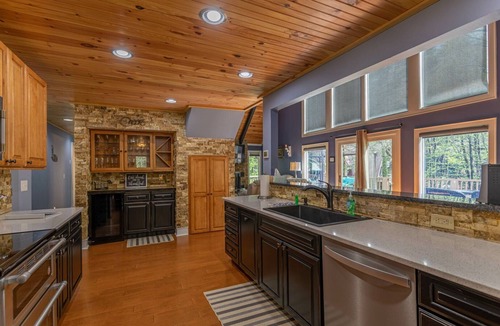 Newland House | Creekside Cabin in Linville with seasonal views of lake, golf access and large deck with hot tub!