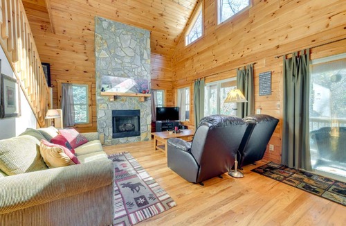Waynesville House | Creekside Cabin with Fire Pit and Hot Tub on Hemphill