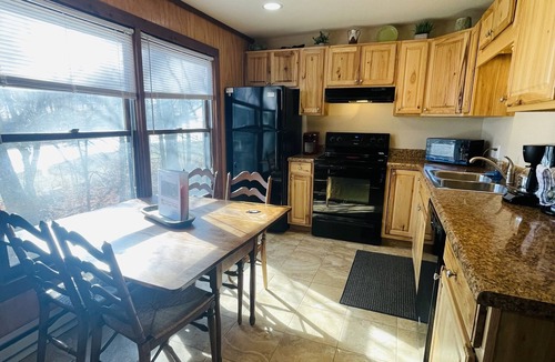 Sugar Mountain Condo | Creekside Condo Walking Distance to Slopes!