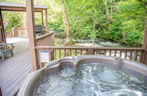 Topton House | Creekside Cove Yurt - Creekside Glamping w/Private Hot Tub