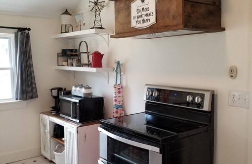 Franklin Cottage | Creekside Farmhouse Cottage in the Mountains