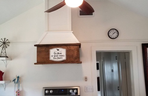 Franklin Cottage | Creekside Farmhouse Cottage in the Mountains