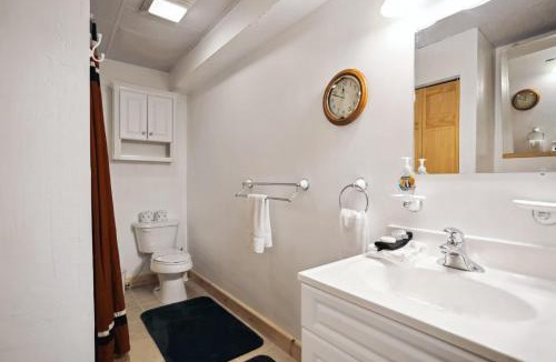 Todd House | Creekside Hideaway
