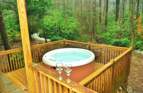 Maggie Valley Cabin | Creekside, Hot Tub, Playground, Firepit, Fireplace, WiFi, AC, EZ Access