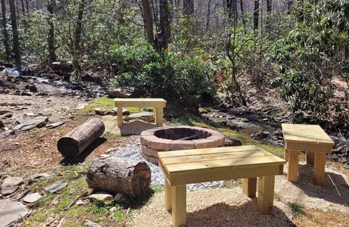 Maggie Valley Cabin | Creekside, Hot Tub, Playground, Firepit, Fireplace, WiFi, AC, EZ Access