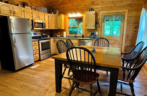 Robbinsville Cabin | Creekside Log Cabin, Ideal Family Vacation! Hot tub, Fire Pit, Tubing, Fishing