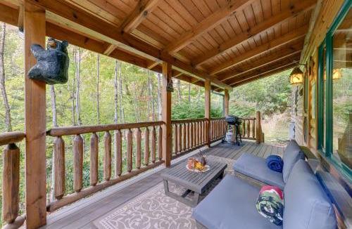 Cataloochee Ranch House | Creekside Maggie Valley Cabin 2 Mi to Skiing!
