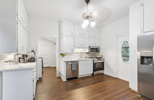 Leeds House | Creekside Newly Remodeled 3-bed home! BUCK-EES, OUTLETS, BARBER MS & BASS PRO!’