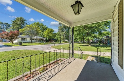 Leeds House | Creekside Newly Remodeled 3-bed home! BUCK-EES, OUTLETS, BARBER MS & BASS PRO!’