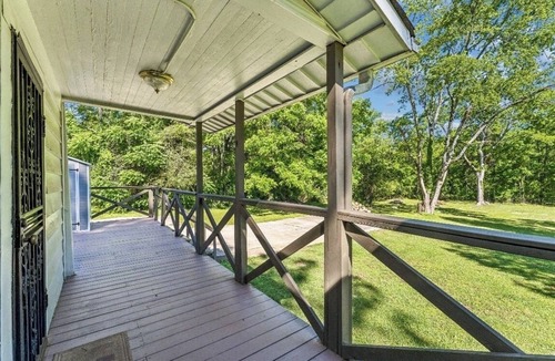 Leeds House | Creekside Newly Remodeled 3-bed home! BUCK-EES, OUTLETS, BARBER MS & BASS PRO!’