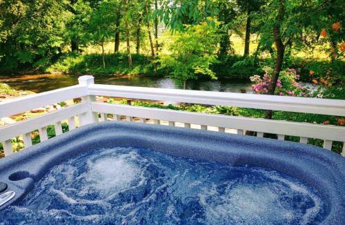 Bryson City House | Creekside Quarters - Modern Farmhouse with Deep Creek your Backyard Oasis