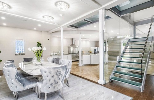 Cray Meadows Villa | Crescent Mansion - Seven Bedroom Villa, Sleeps 16
