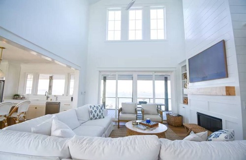 New Bern House | Crew Bern, A riverside retreat located on the serene banks of the Neuse River.