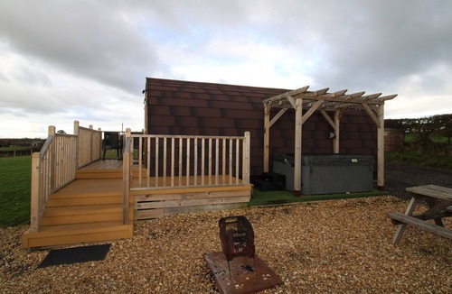 How Cabin | Criffel Pod, Hayton near Hadrian's Wall, pet friendly and hot tub