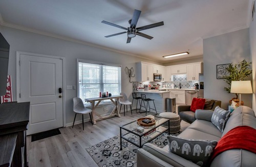 Tuscaloosa Condo | Crimson Court - Book Now for Football!