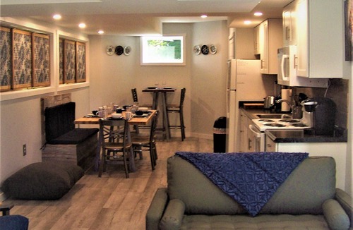 Leicester Apartment | Critter Hill 2 BR Luxe Apt. Pet/Motorcycle Friendly