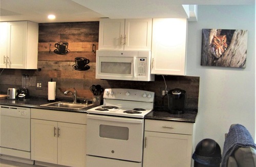 Leicester Apartment | Critter Hill 2 BR Luxe Apt. Pet/Motorcycle Friendly