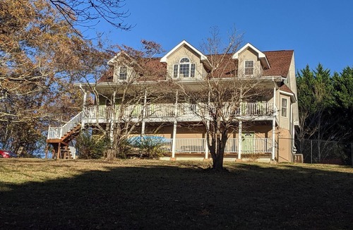 Leicester Apartment | Critter Hill 2 BR Luxe Apt. Pet/Motorcycle Friendly