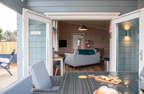 Braunton House | Croftner, Great Field Lodges - Hot Tub, Free WiFi & parking