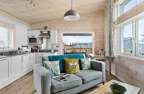 Braunton House | Croftner, Great Field Lodges - Hot Tub, Free WiFi & parking
