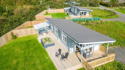 Braunton House | Croftner, Great Field Lodges - Hot Tub, Free WiFi & parking