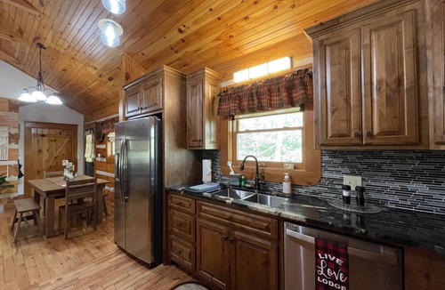 Boone Cabin | Crooked Feather @ River Ridge Awaits You!