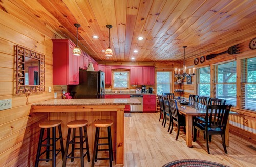 Boone Cabin | Crosswind - Hot Tub - Firepit - Mountain Views