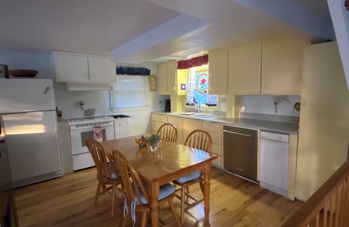Hendersonville Ski Chalet | Crow's Nest Chalet-HendersonvilleNC-McMillan Hidden Valley-Blue Ridge Mtn Views!