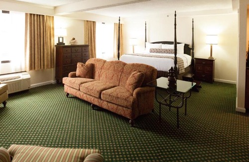 Hickory Hotel | Crowne Plaza Hotel Hickory by IHG