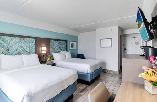 Pine Knoll Shores Hotel | Crystal Coast Oceanfront Hotel