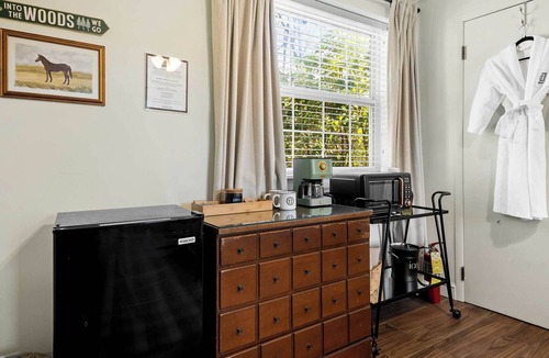 Lookout Mountain Bed & Breakfast | Cumberland Suite Hideaway Near Rock City Lights
