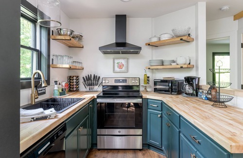 Hendersonville Apartment | Custom Modern Cabin next to Winery