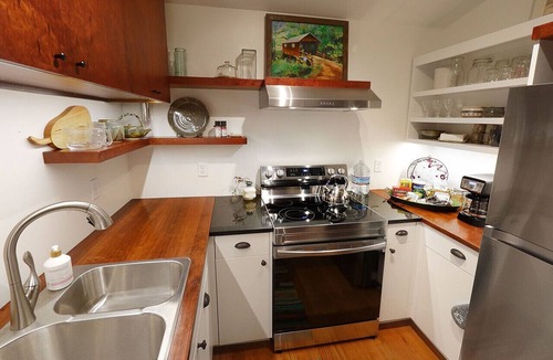 Eighth Avenue Apartment | Custom Shed #1 in Berry Hill off 8th—Step-Free