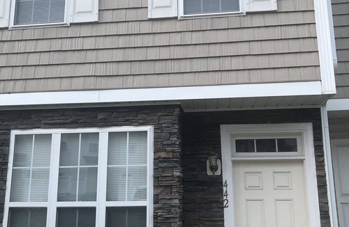 Charlotte House | Cute 2 bedroom Townhome- 10 min from downtown Charlotte
