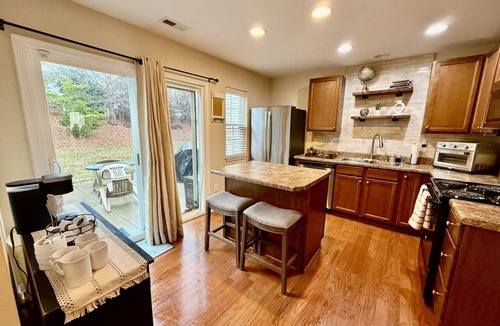 Greensboro House | Cute 3 Bedroom Home centrally located in the Triad.
